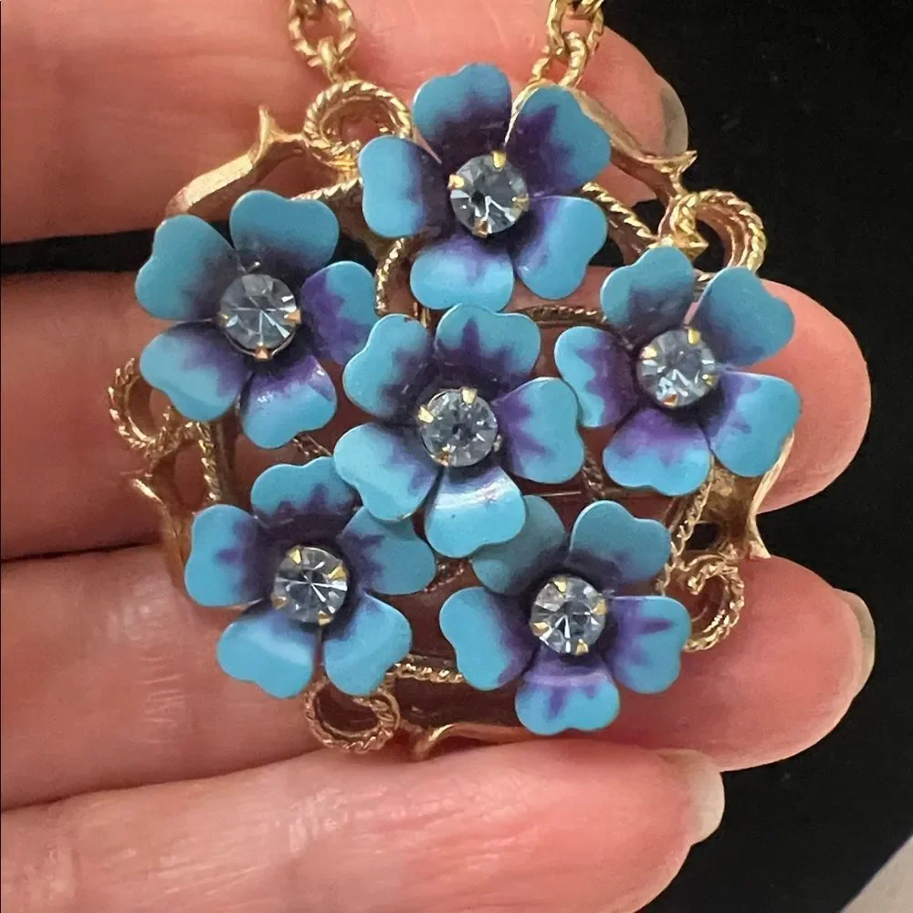 Vintage Avon blue flower pendant or broach on a gold colored chain EVC
